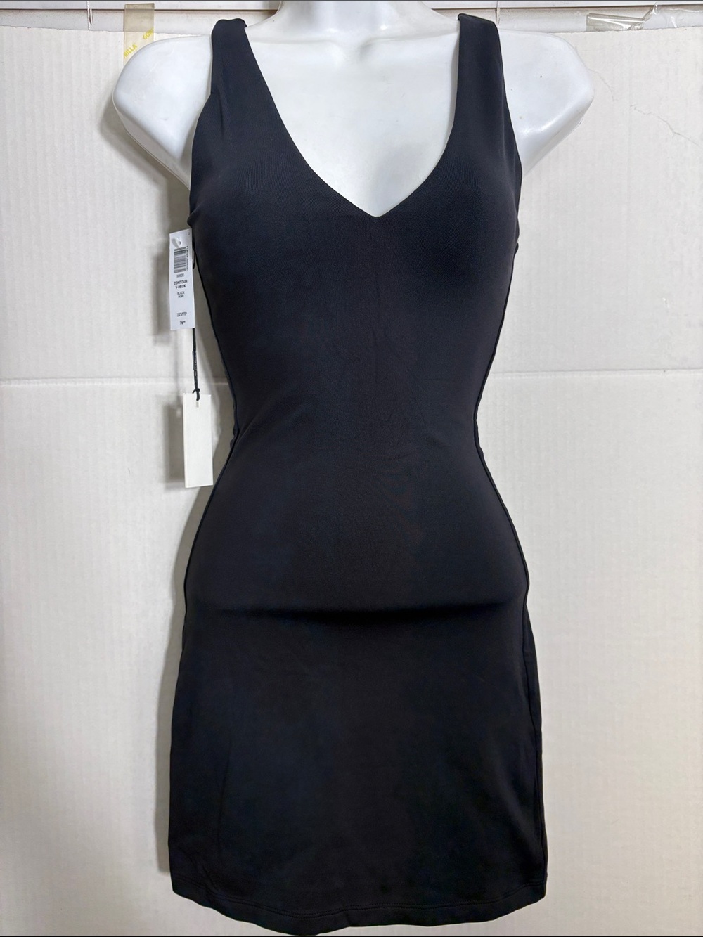 Aritzia Babaton Black V-Neck Mini Bodycon Dress Contour V-Neck Mini Dress 8920